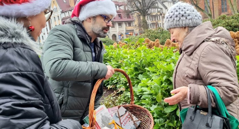 Z okazji Mikołajek rozdawali książki
