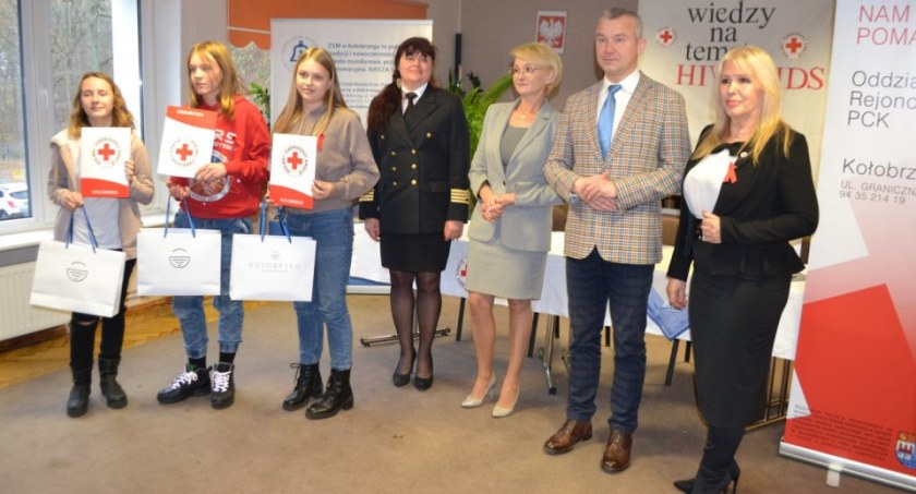 Sprawdzali wiedzę o HIV i COVID