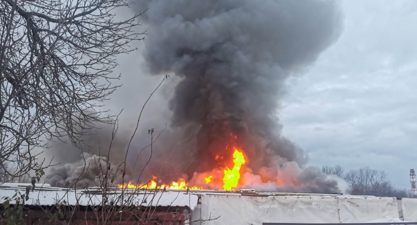 Duży pożar na bazarze w Kołobrzegu (foto)