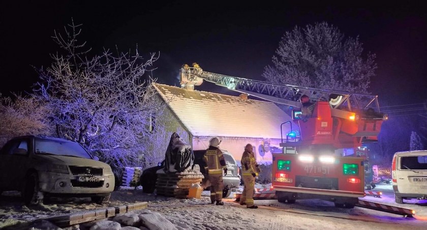 Kolejny pożar sadzy w powiecie. Na miejsce wysłano aż osiem zastępów