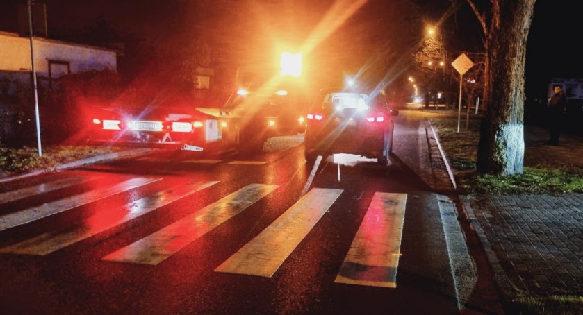 Potrącenie przy cmentarzu. Starsza kobieta zabrana do szpitala
