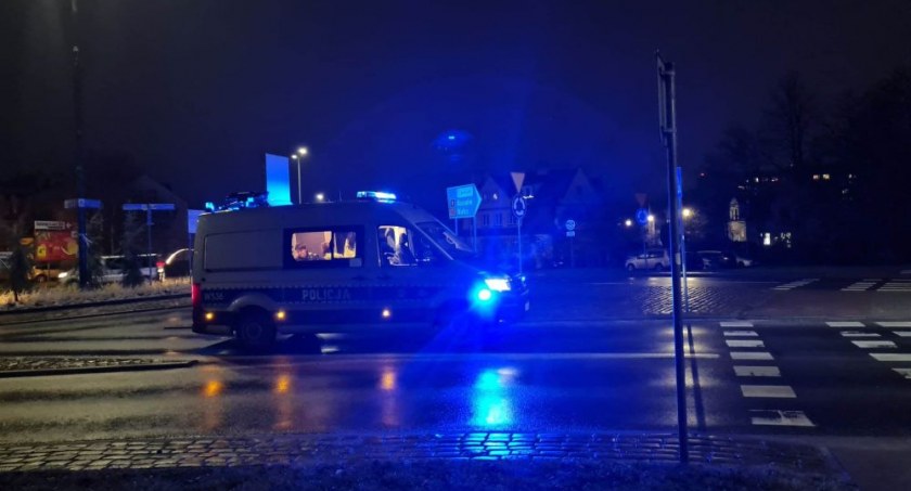 Potrącenie w centrum Kołobrzegu. Mężczyzna został zabrany do szpitala