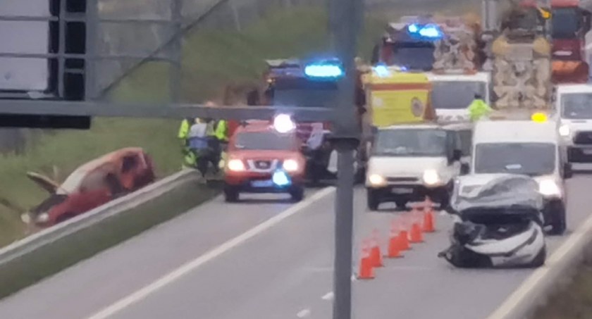 Wypadek na S6. Dwie osoby ranne