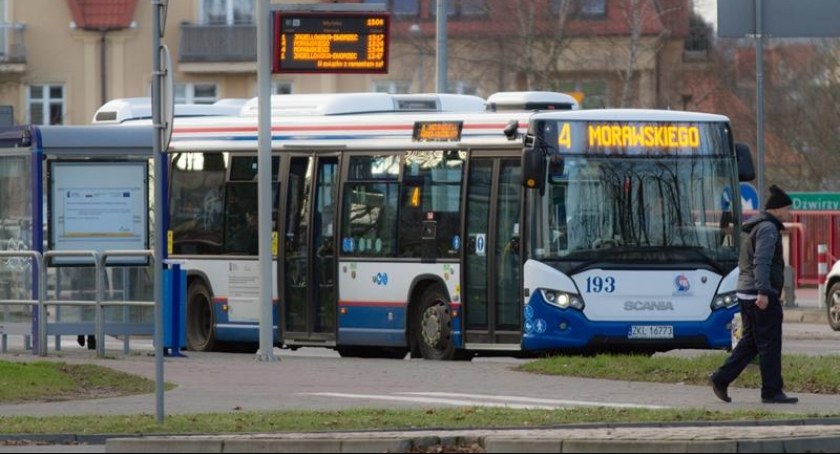 Autobusy miejskie wracają na swoje trasy