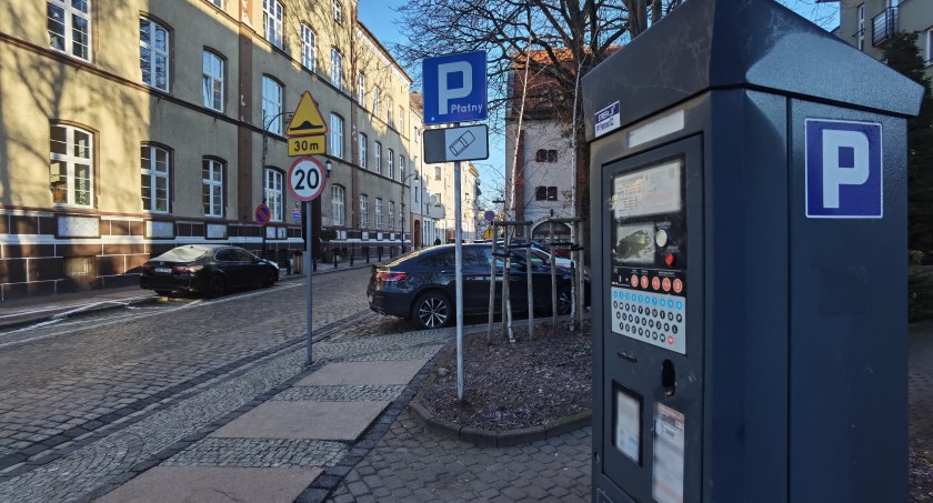 Prawie 900 tys. sprzedanych biletów parkingowych i ponad 20 tys. mandatów. KM podsumowała rok