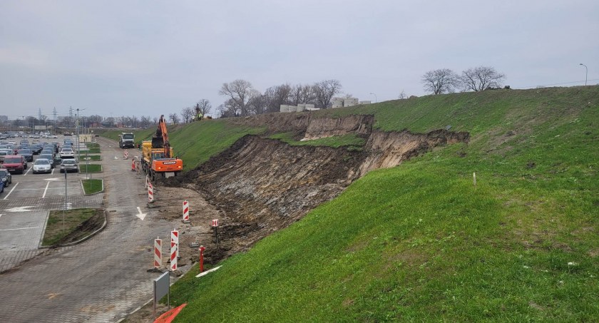 Skarpa przy Karuzeli – trwają prace zabezpieczające osuwisko. W środę spotkanie w tej sprawie