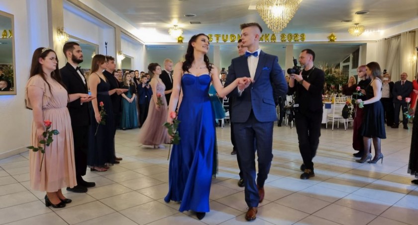 Studniówka 2023 Zespołu Szkół im. M. Rataja w Gościnie (foto,video)