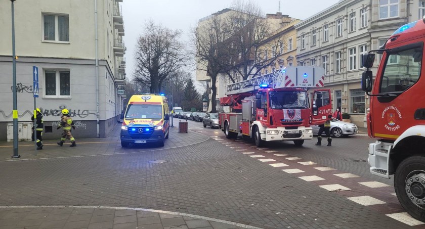 Chciał wyskoczyć z okna? Służby interweniowały w sprawie potencjalnego samobójcy