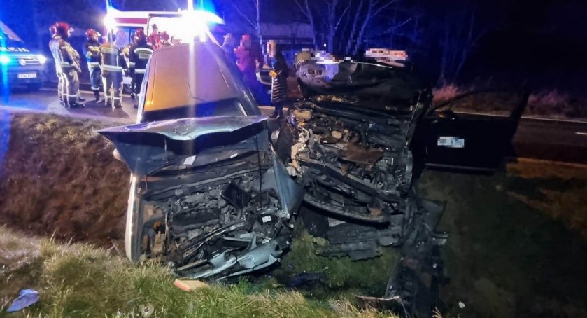 Czołówka na wyjeździe z Kołobrzegu. Droga jest zablokowana