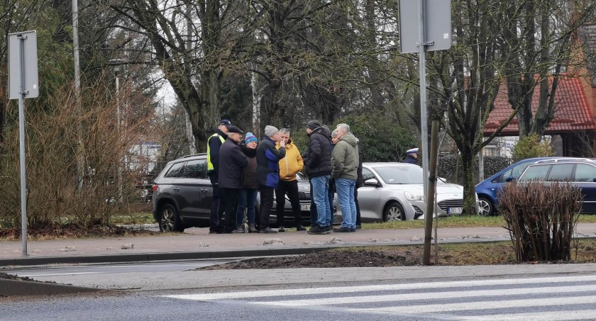 Dodatkowe oświetlenie przy tymczasowym targowisku w Kołobrzegu