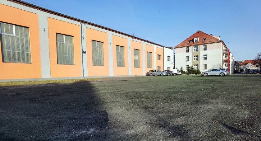 Parking przy ul. Mazowieckiej przejdzie modernizację. Powstanie też nowe boisko