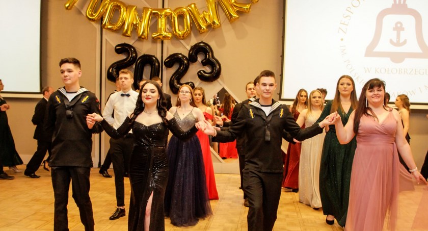 Studniówka 2023. Zespół Szkół Morskich w Kołobrzegu (foto,video)