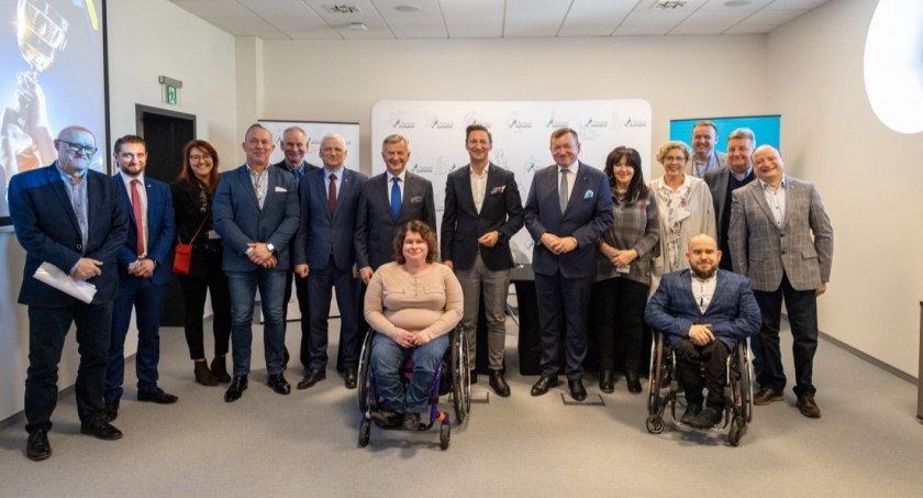 Stowarzyszenia sportowe z umowami na 3 lata