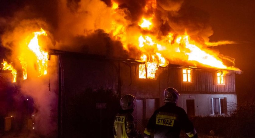 Pożar w Czerninie. Poszkodowani stracili cały dobytek (foto,video)