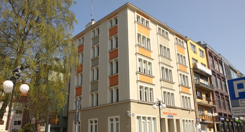 Tysiąc złotych dla każdej pary. Projekt kołobrzeskiej Lewicy na najbliższej sesji Rady Powiatu