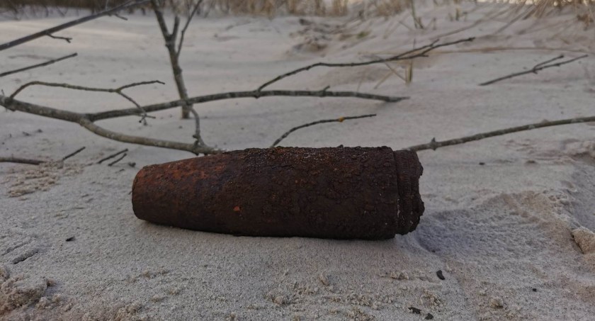 Niewybuch na kołobrzeskiej plaży
