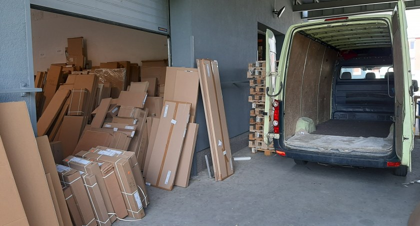 Przeprowadzki i transport towarów 