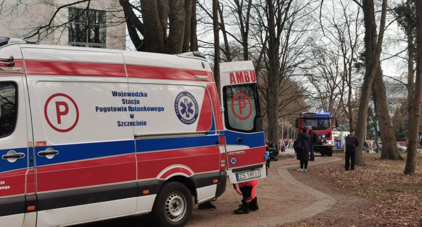 Akcja slużb ratunkowych przy molo. Reanimowali 60-latka