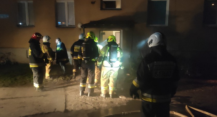Pożar w Trzyniku. Wysłano sześć zastępów staży pożarnej 