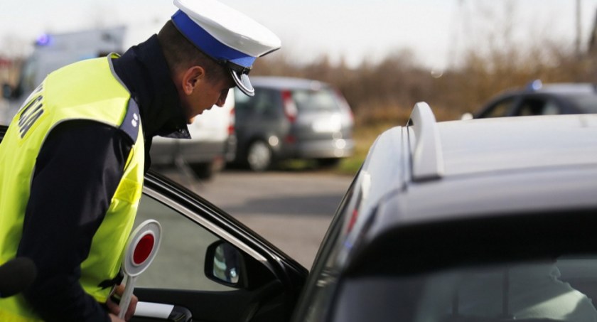 Jechał bez uprawnień i po narkotykach. Był też pijany