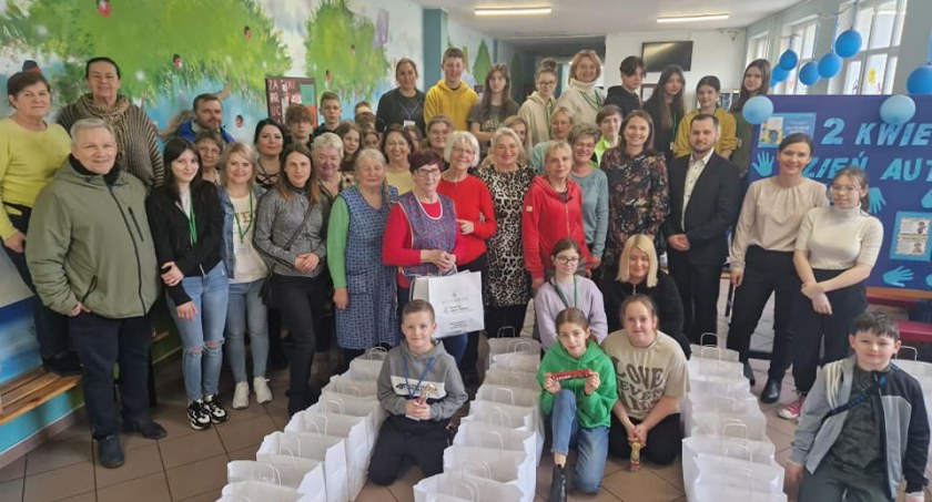 Rozwieźli ponad 360 wielkanocnych paczek. Fundacja Wolne Miejsca wsparła najbardziej potrzebujących (foto)