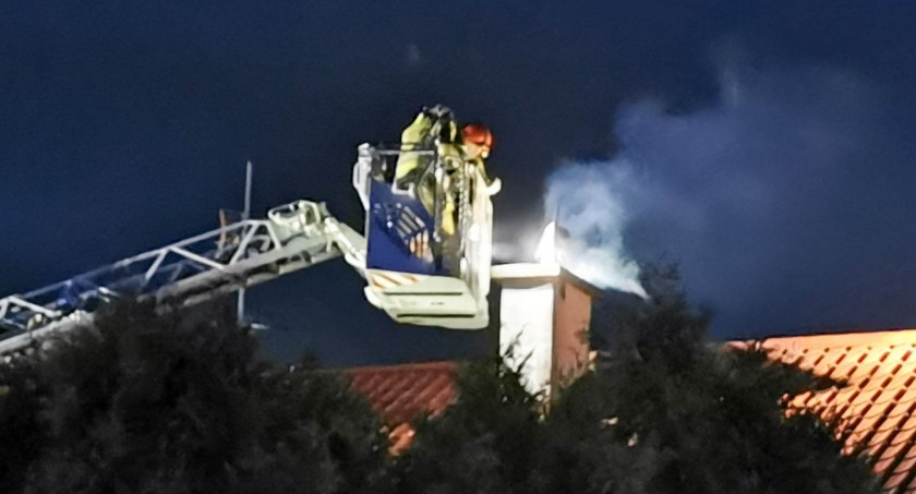 Pożar sadzy na Radzikowie. Interweniowali strażacy (foto)