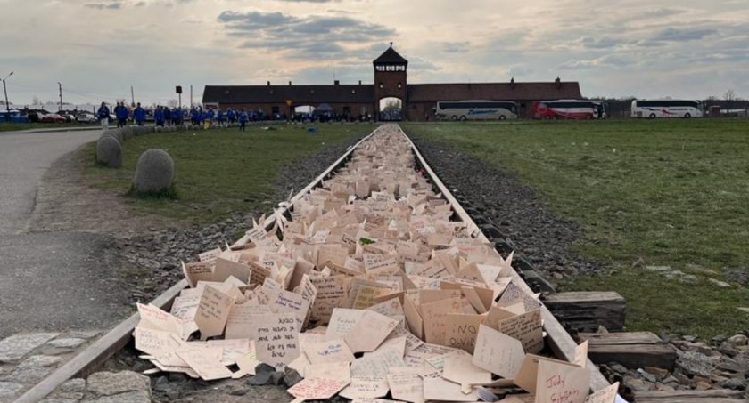 Młodzież z Kopernika na Marszu Żywych w Oświęcimiu