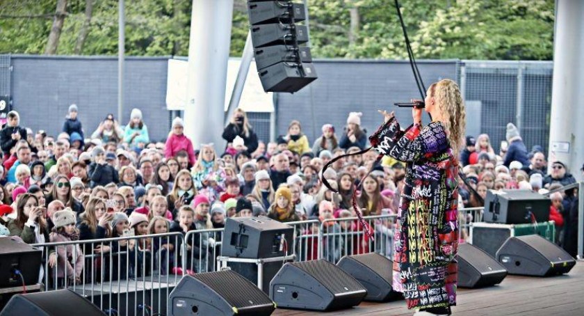 Co się będzie działo w majówkę? Zobacz, kto wystąpi na scenie w Kołobrzegu (program)