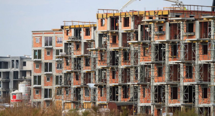 Witkowice – pierwszy budynek szybciej niż się spodziewano. Wykonawca nadrabia straty