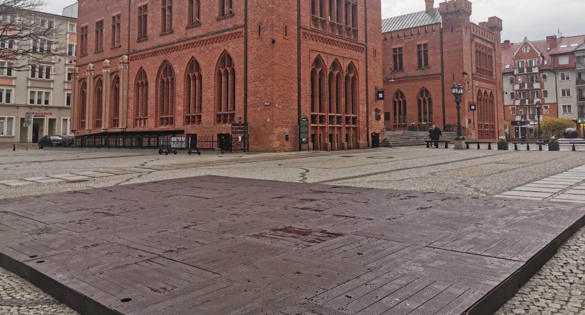 Trwa rozstawianie ogródków piwnych. To znak, że zbliża się długi weekend