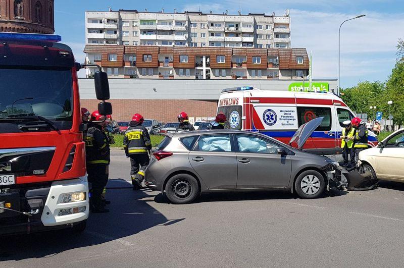 Zderzenie samochodów w centrum miasta. Utrudnienia w ruchu!