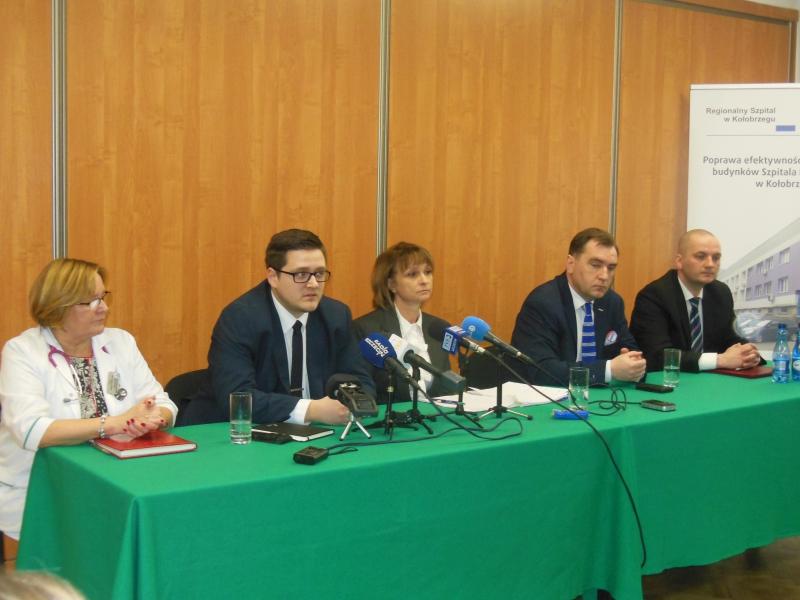Konferencja nowego dyrektora szpitala czyli młody, zdolny, szuka mieszkania