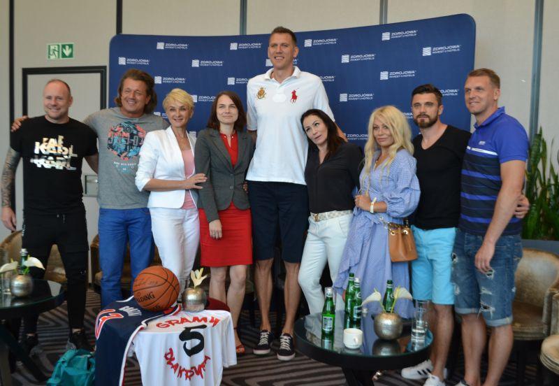 V Charytatywny Mecz Piłki Nożnej z gwiazdami. Każdy może pomóc (video)