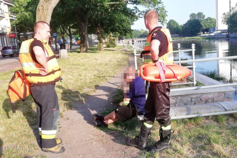 Człowiek w Parsęcie, na pomoc ruszyli strażacy i BSR