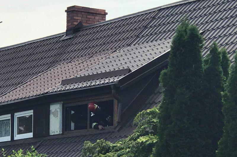 Paliło się poddasze, strażacy przybyli natychmiast