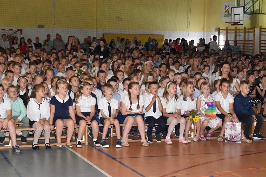 Uczniowie i nauczyciele zakończyli rok szkolny (Foto)