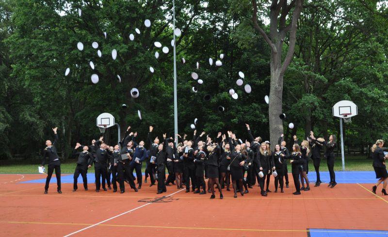Maturzyści z Morskiej odebrali świadectwa