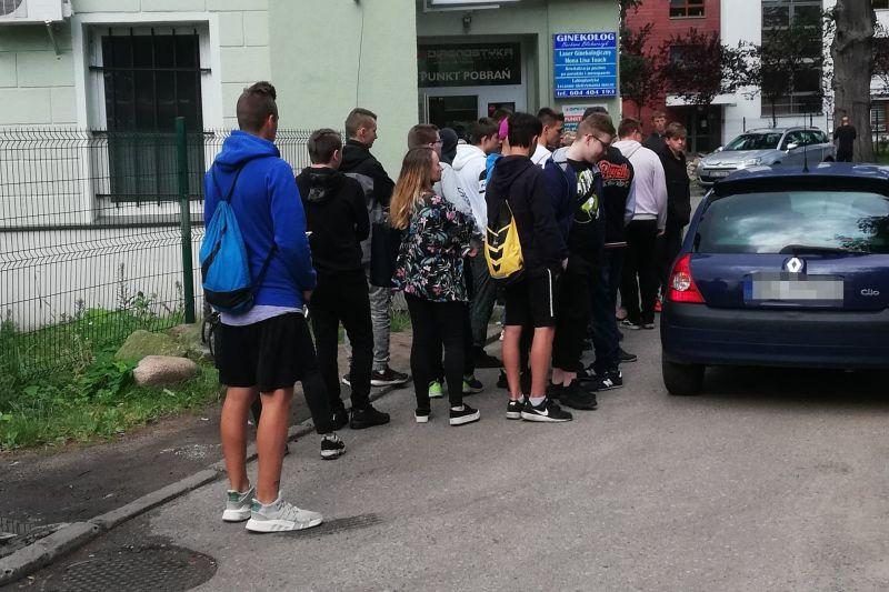„Niektórzy stoją od 4 rano