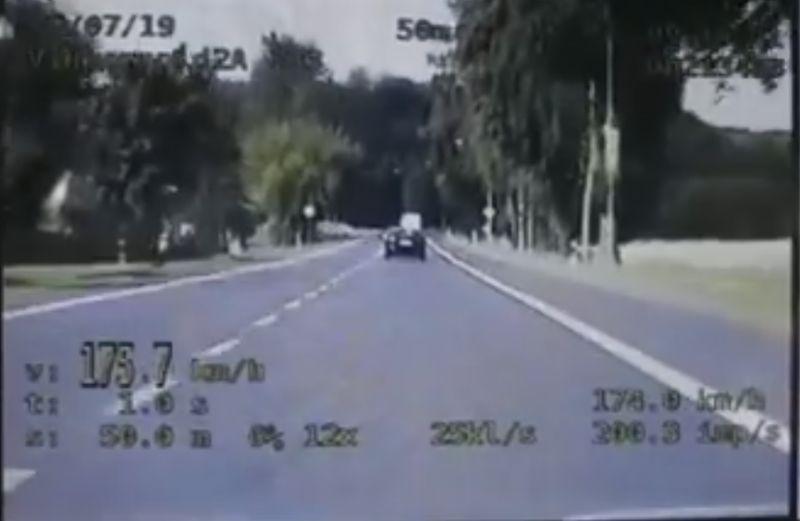 Policja podsumowała lipiec na drogach.  Rekordzista przekroczył prędkość o 105 km/h