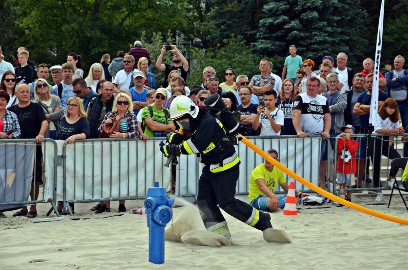 Pierwszy dzień Toughest Firefighter Challenge w Kołobrzegu (foto)
