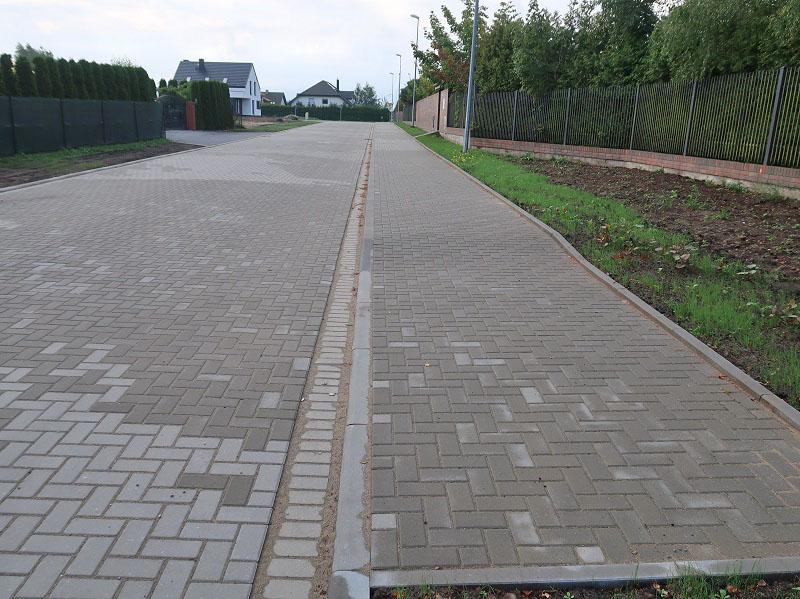 Kolejna ulica z nową nawierzchnią