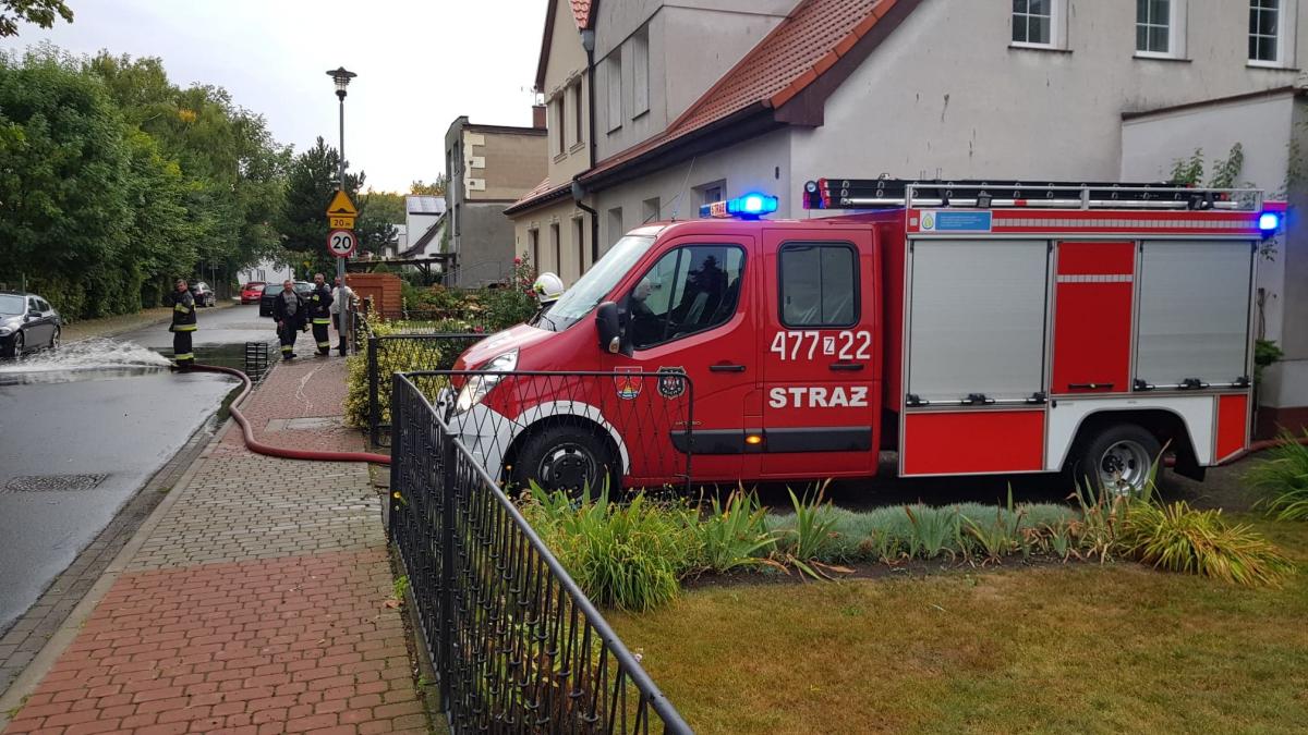 Blisko 100 strażaków walczyło ze skutkami ulewy 