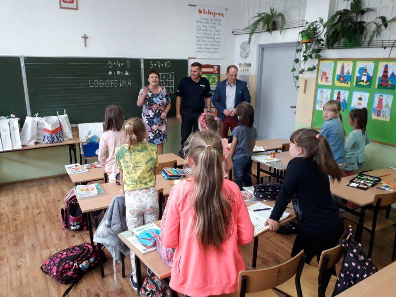 Policyjna wyprawka dla szkoły w Dębicy