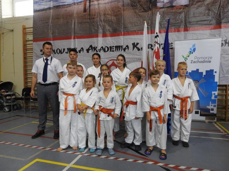 13 medali karateków 
