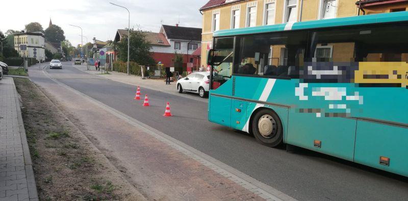 8-letnia dziewczynka wpadła pod autobus