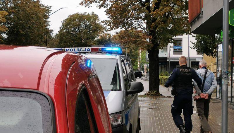 Mężczyzna wrócił do lokalu, z którego ukradł pieniądze. Został zatrzymany po pościgu