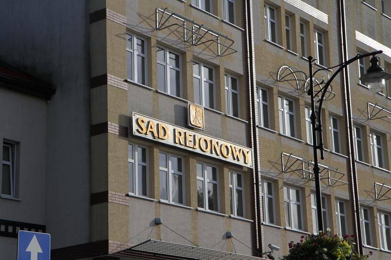 Za zjedzenie cukierka w sklepie miesiąc ograniczenia wolności? Wyrok kołobrzeskiego sądu komentowany w ogólnopolskich mediach