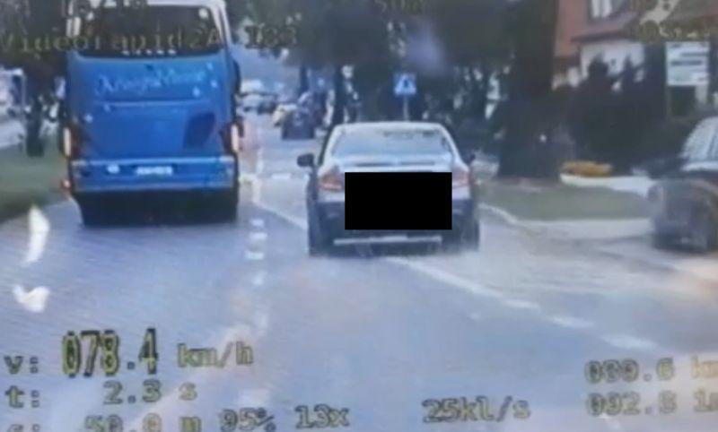Kilka wykroczeń na krótkim nagraniu. Kierowca został ukarany