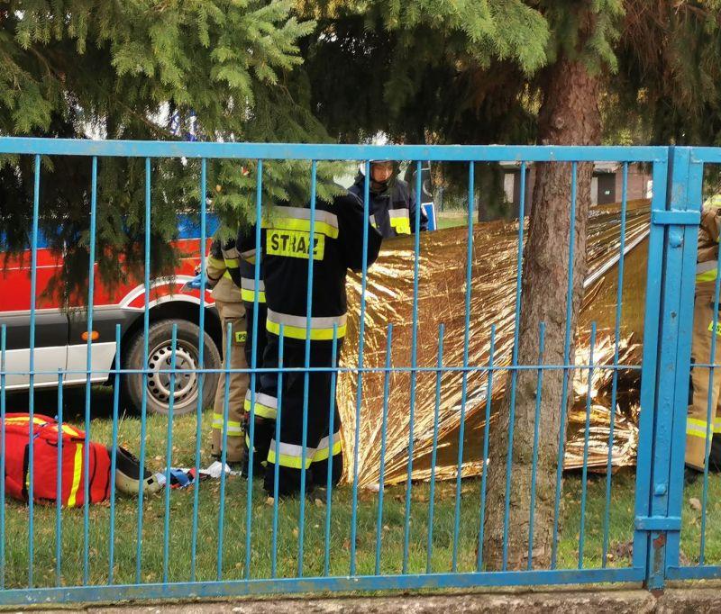 Kobieta nabiła się na płot