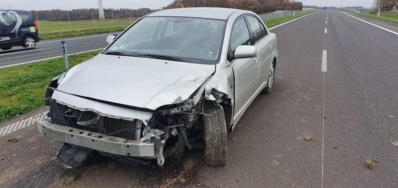 Kolejny kierowca przysnął na S6. Toyota uderzyła w bariery